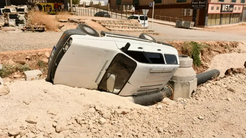 Adıyaman'da devrilen otomobildeki 5 kişi yaralandı